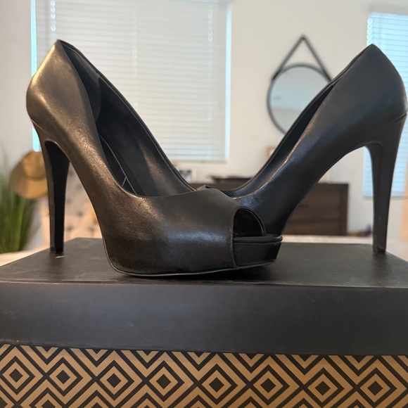 Charles by Charles David Platform Fox Peep Toe - Picture 2 of 5